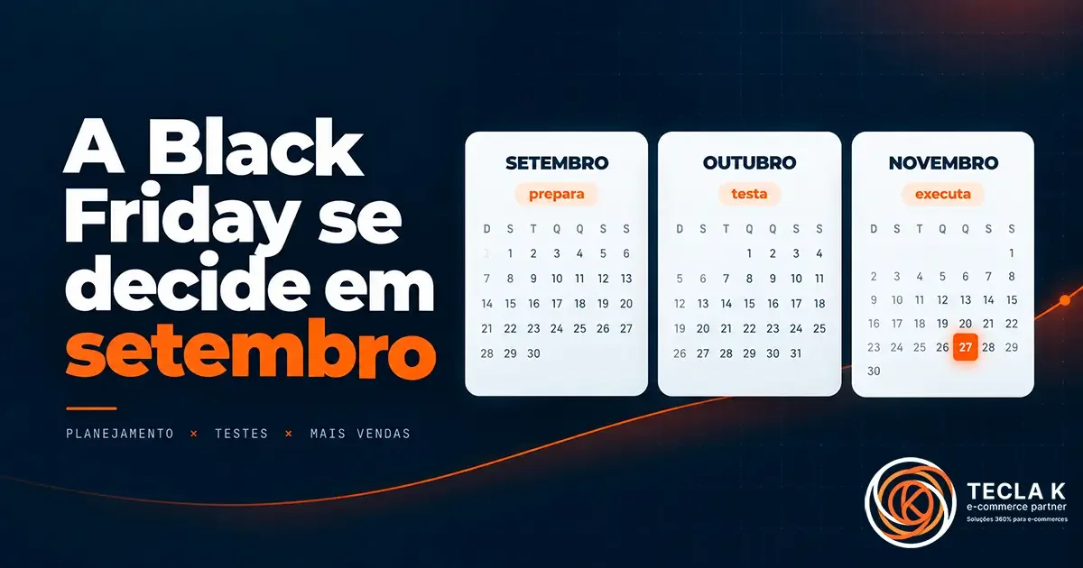 Arte TECLA K em fundo navy com a frase “A Black Friday se decide em setembro”. Três calendários mostram a estratégia: setembro prepara, outubro testa e novembro executa, com o dia 27 em destaque.